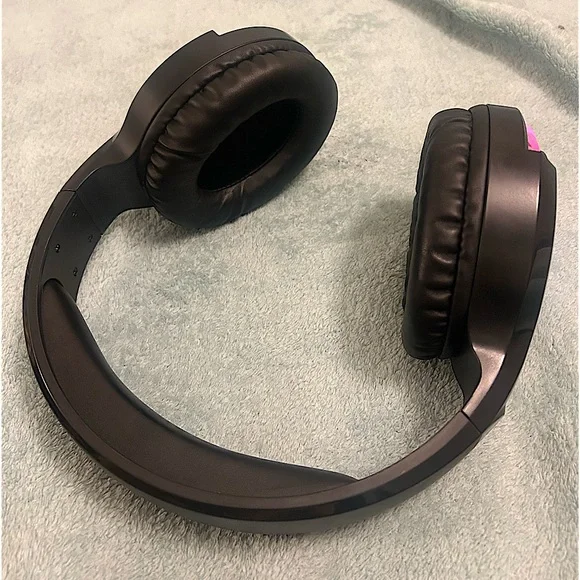 LED Light Color Changing Headphones - Picture 5 of 11